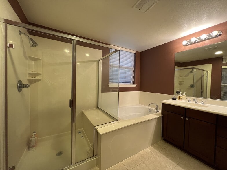 Master bath with shower, tub, and double sinks - 837 Font Ter