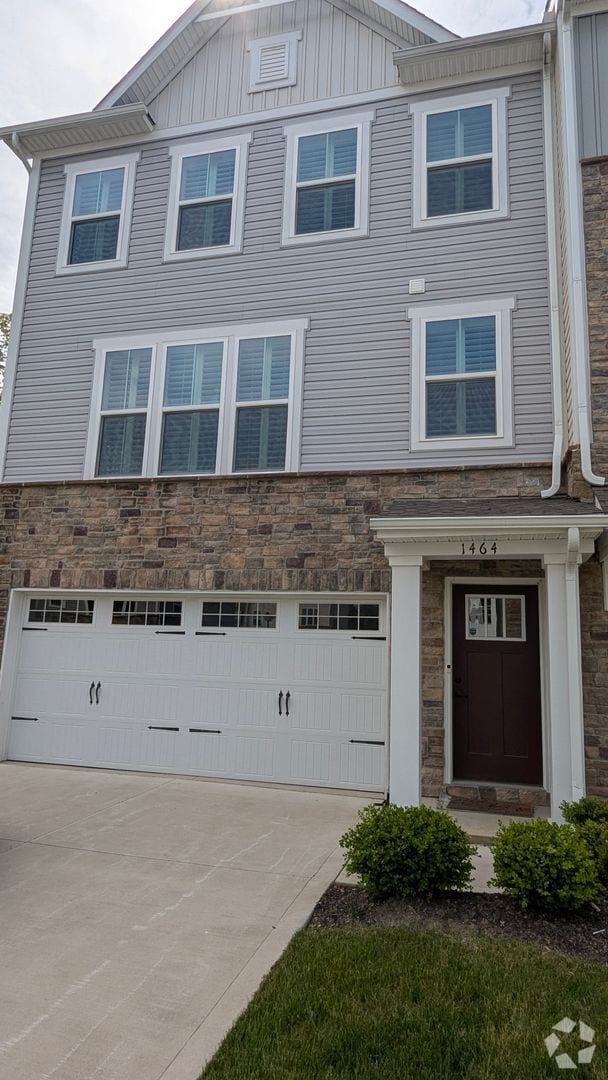 Building Photo - Luxury Townhome in Avon Ohio