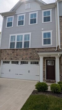 Building Photo - Luxury Townhome in Avon Ohio