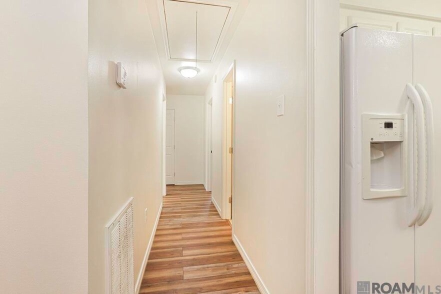 Building Photo - 911 Hatchell Ln