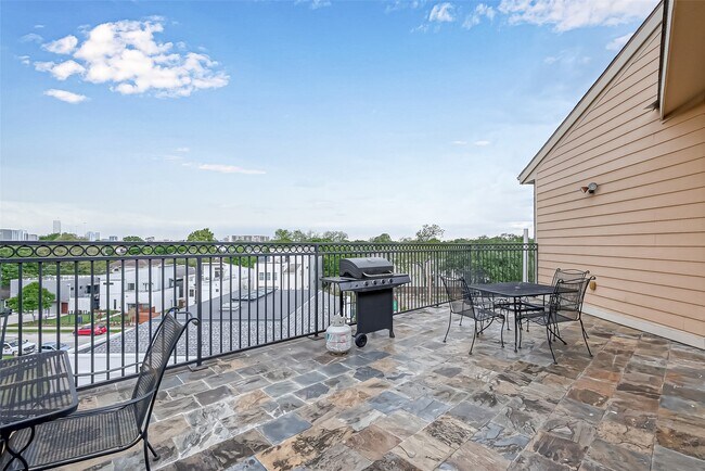 Building Photo - 2802 Morrison St