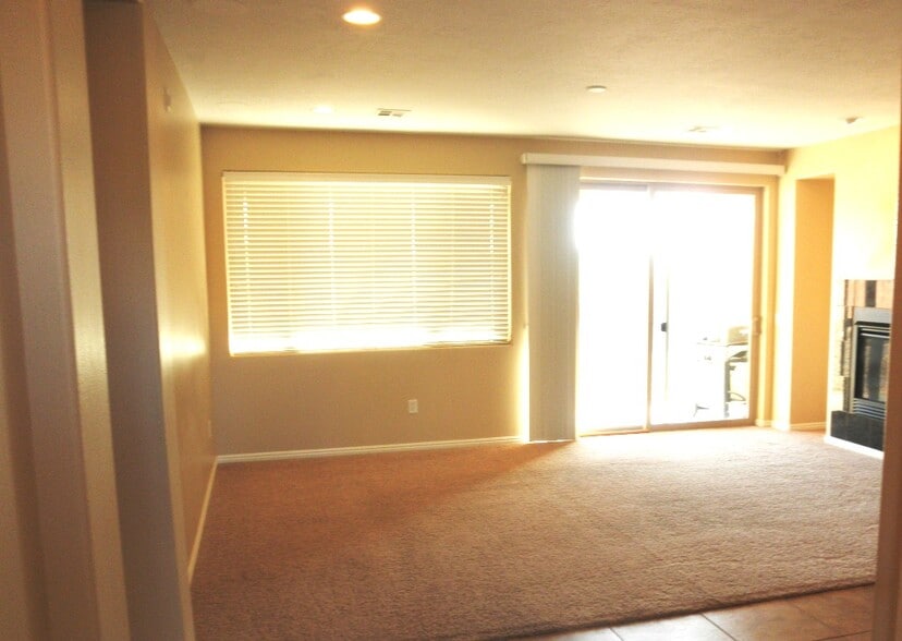 Building Photo - 1220 N Spring Valley Dr