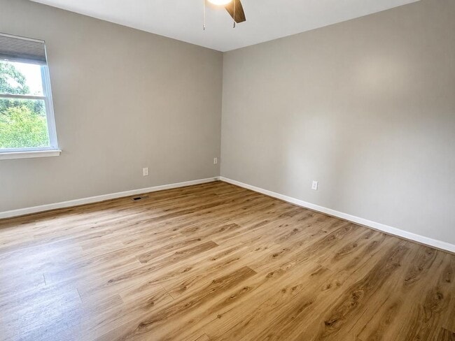 Building Photo - 247 Brookside Ct