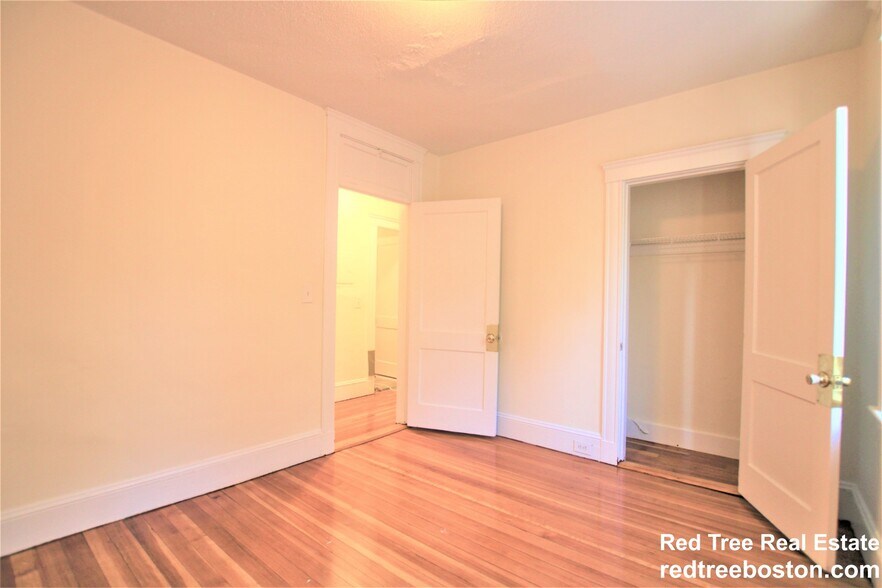 Building Photo - 15 Barrows St