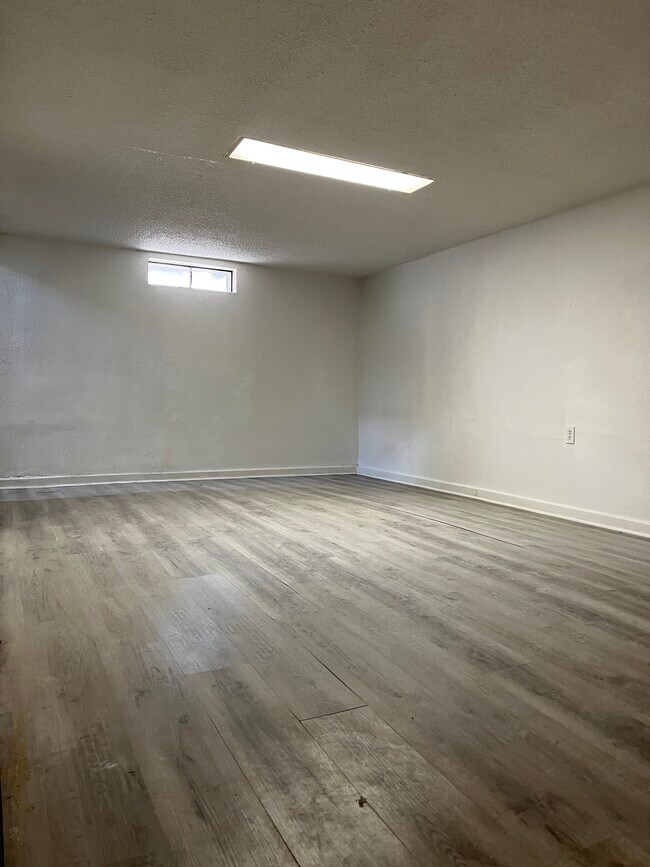Building Photo - 9160 Cypress Dr