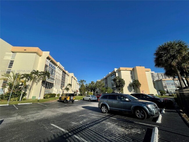 Building Photo - 851 Three Islands Blvd
