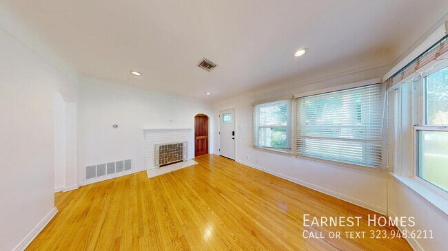 Building Photo - 14338 Califa St