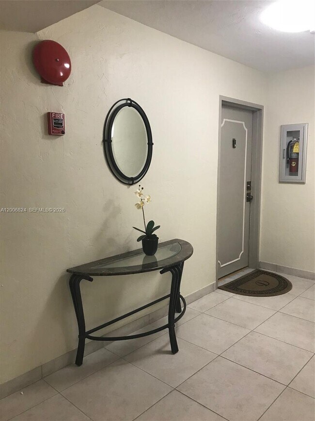 Building Photo - 2600 NE 135th St