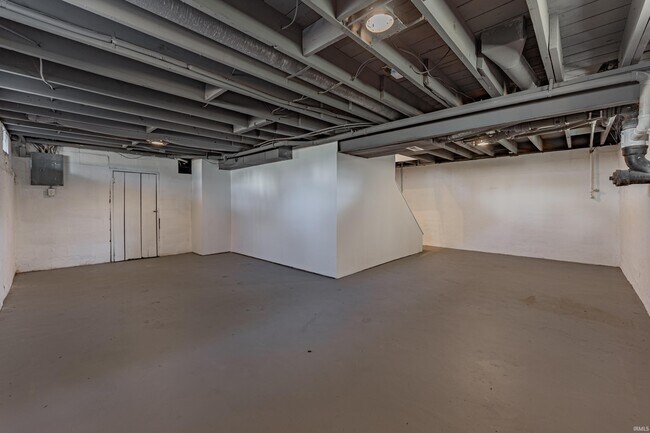 Building Photo - 2216 E Walnut St