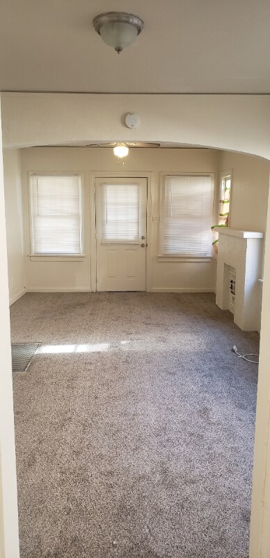 Building Photo - 2105 Belle St