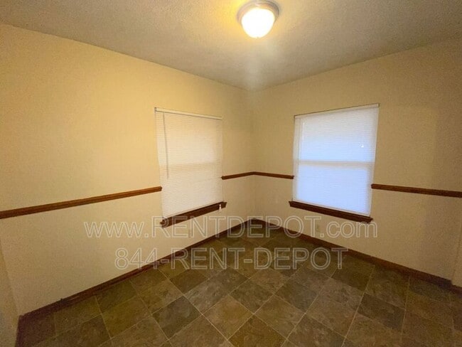 Building Photo - 1602 S Fares Ave