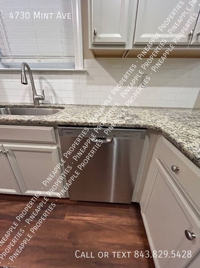 Building Photo - 4730 Mint Ave