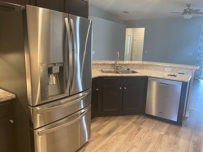 Building Photo - 4 Bedroom 3 Bath Waterfront Home in Gramercy Farms for RENT!