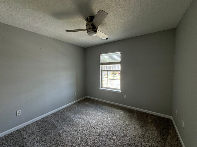 Building Photo - Renovated Townhome in Live Oak.  Available mid January.