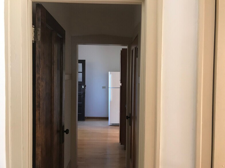 Building Photo - 6236 N Bell Ave