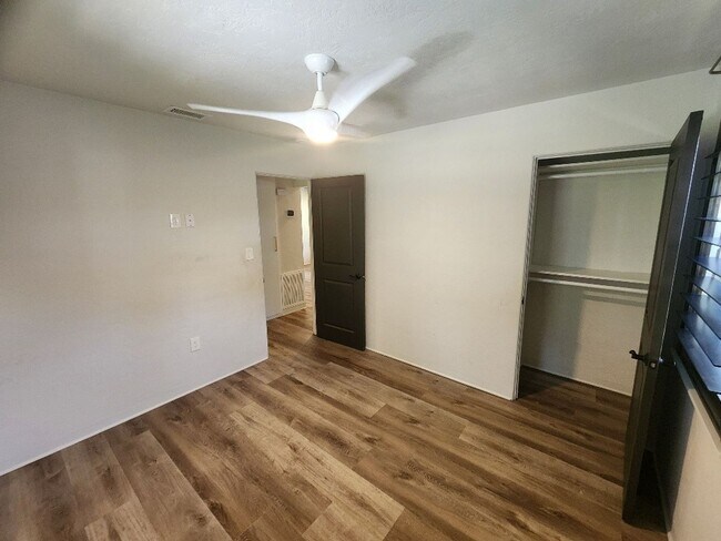 Building Photo - 906 2nd Ave E