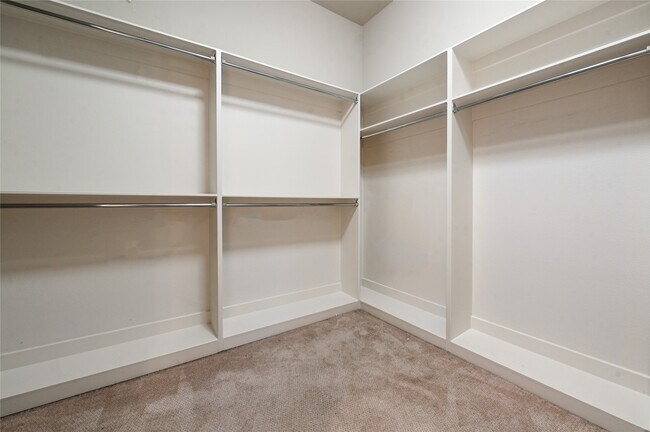 Building Photo - 307 Snover St