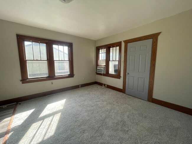 Building Photo - 2 Bedroom 1 Bathroom