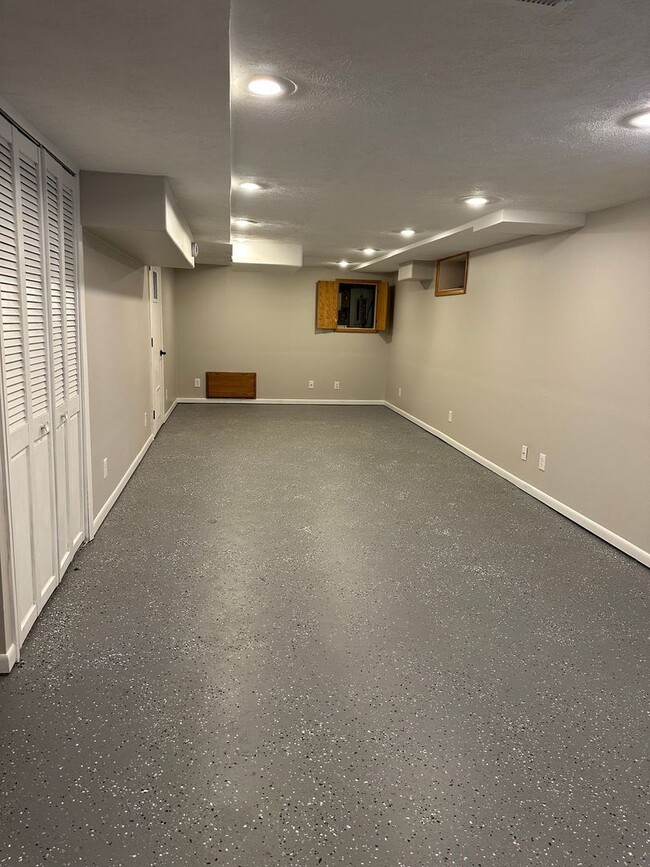 Building Photo - Downtown 3 bed 2 bath townhome *PRICE DROP*