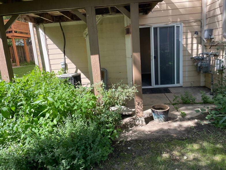 Building Photo - 3821 Davenport St