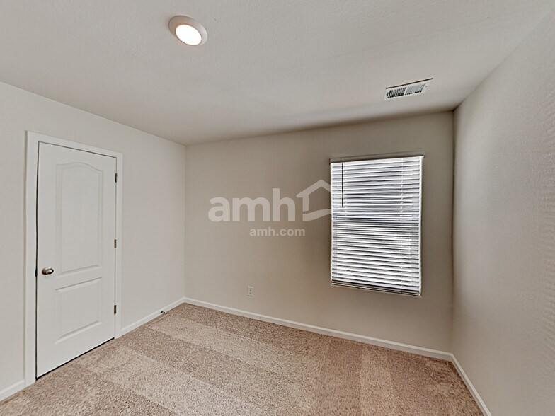 Building Photo - 3026 Wingadee Dr