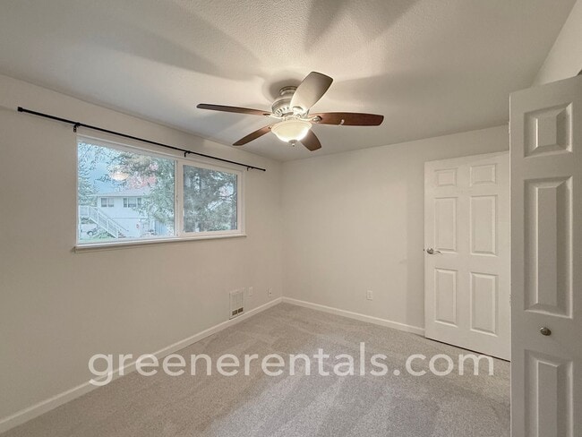 Building Photo - 2BR/1BA Duplex in Desirable West Olympia L...