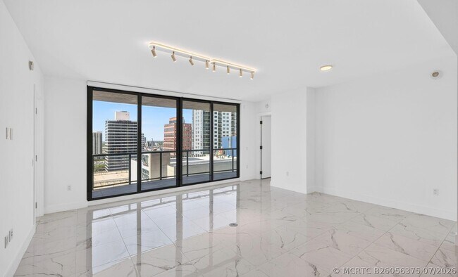 Building Photo - 100 E Las Olas Blvd