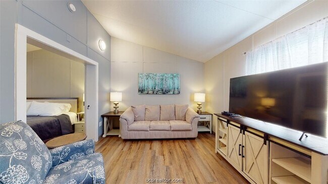 Building Photo - 5585 Straub Rd