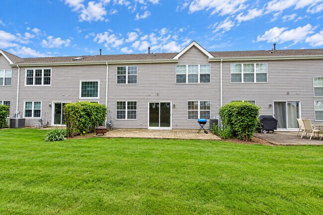 Building Photo - 700 Savannah Ln