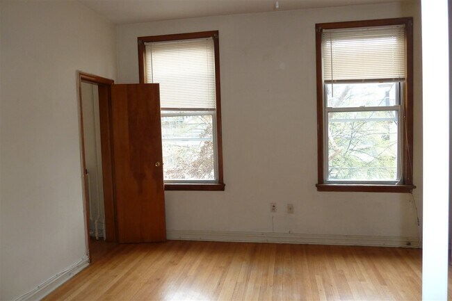 Building Photo - 236 Garden St