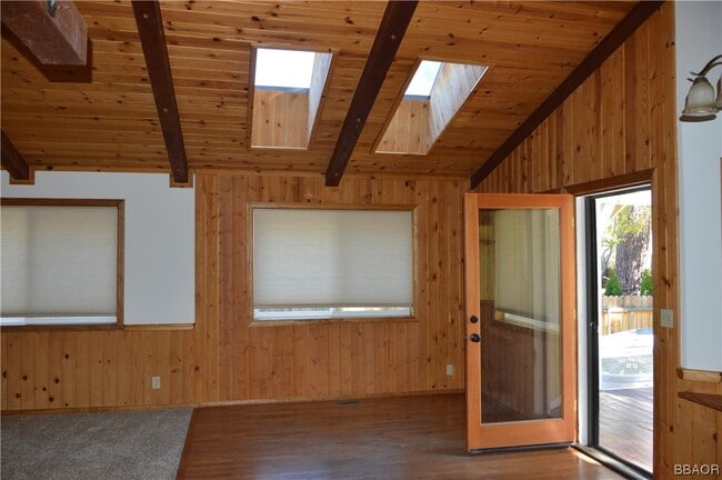 Building Photo - 617 E Barker Blvd