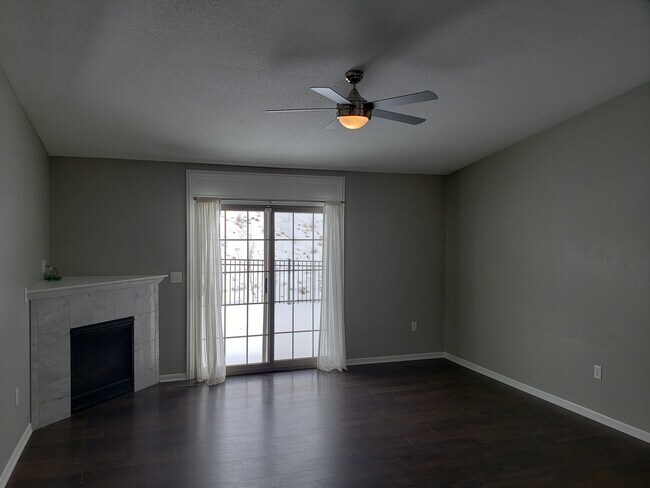 Building Photo - Cozy West Side Home + 2 Car Garage + Stain...