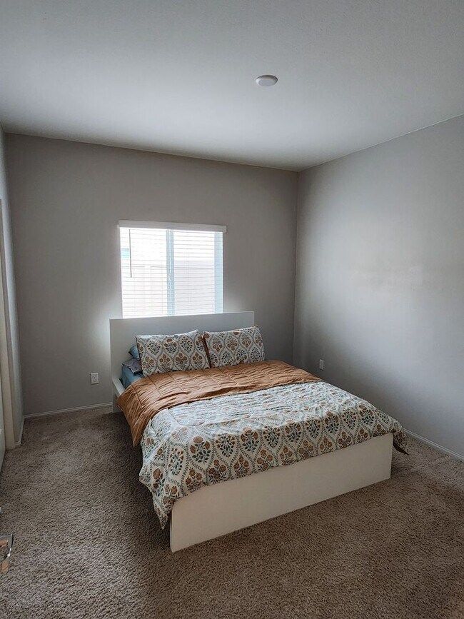 Building Photo - Upgraded Level Entry Home with Mountain Views!