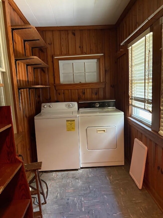 Building Photo - Well Maintained Older Home with Central HVAC
