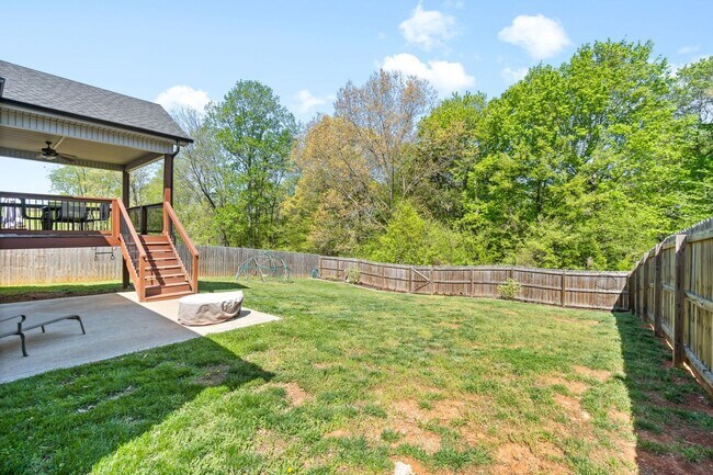Building Photo - 4 Bedroom Near Post With River Access For ...