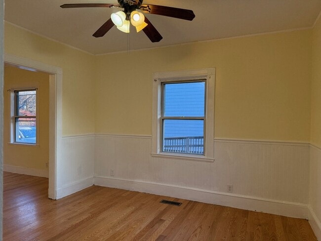 Building Photo - 10-12-12 Spring St