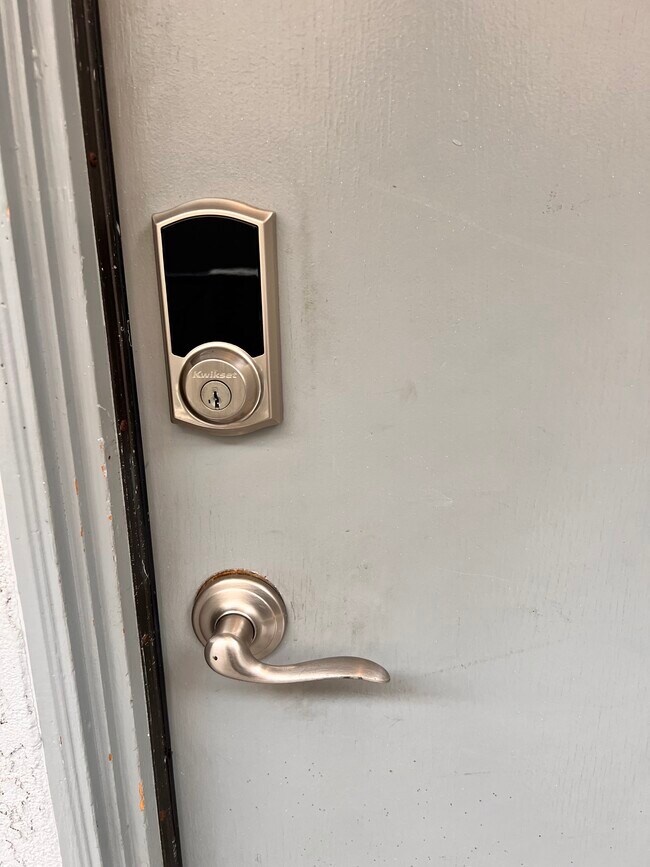 Building Photo - 15153 Burbank Blvd