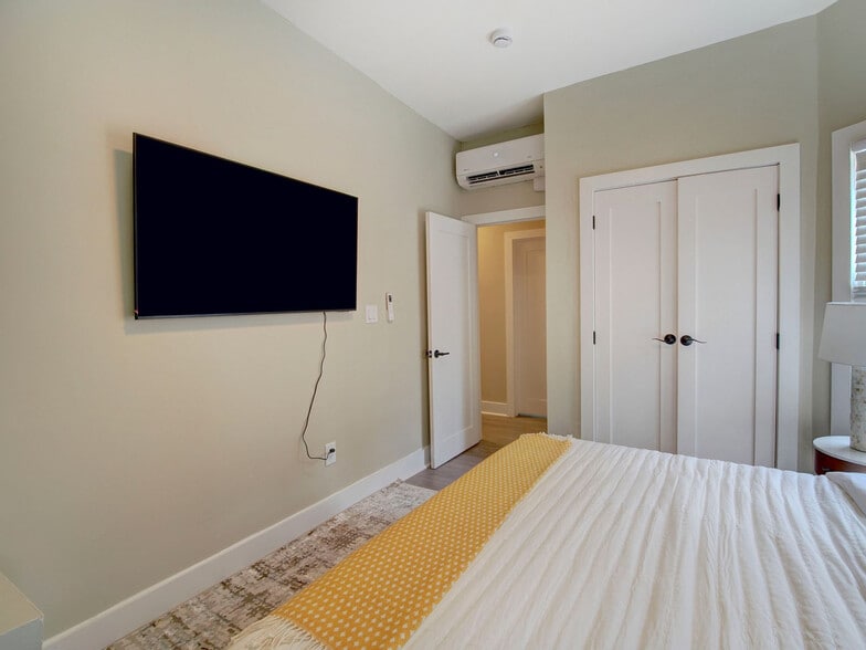 Building Photo - 24 Britton St