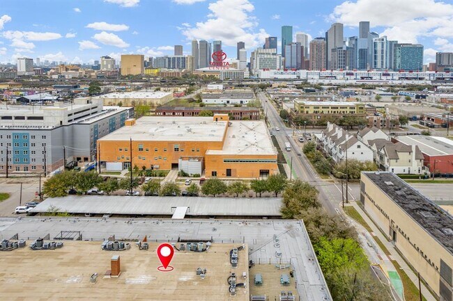 Building Photo - 1312 Live Oak St