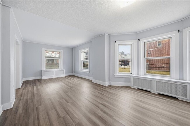 Building Photo - Spacious Victorian, over 2400 sq ft