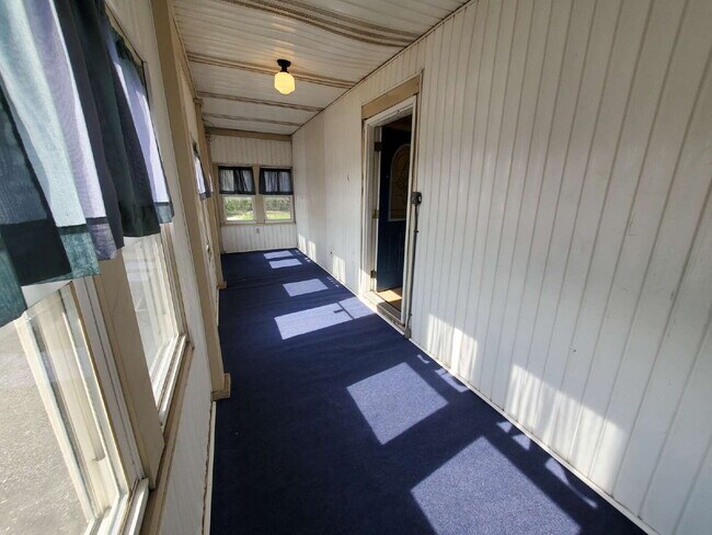 Building Photo - Renovated 2 Bedroom – First Floor Apartment in East Greenwich!