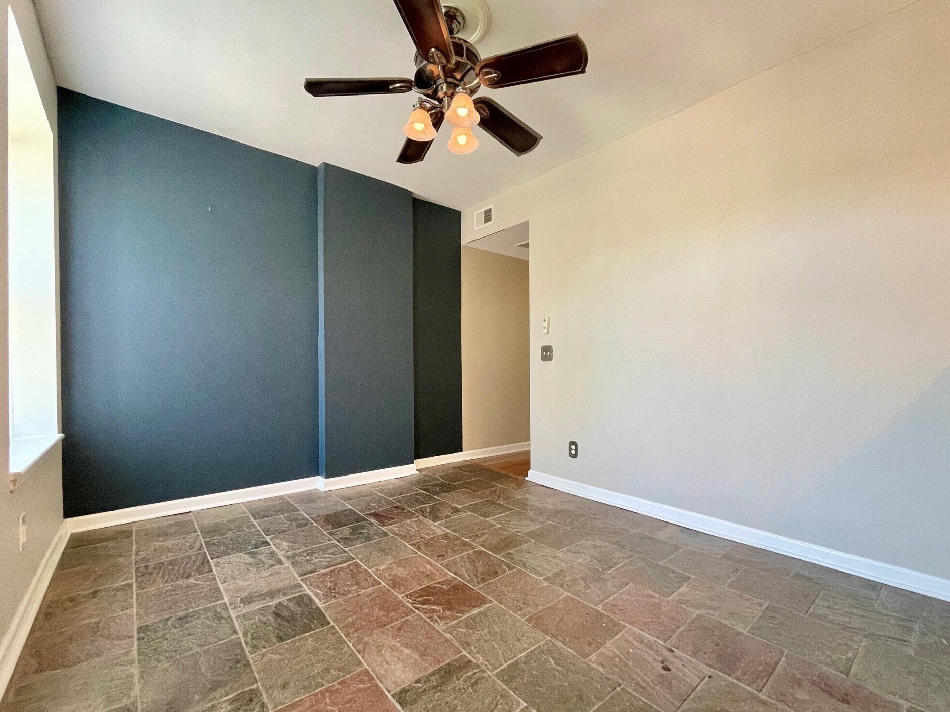Building Photo - 4139 Castleman Ave 2W