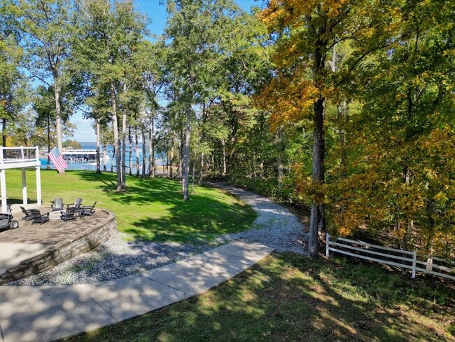 Building Photo - Furnished Home on KY Lake