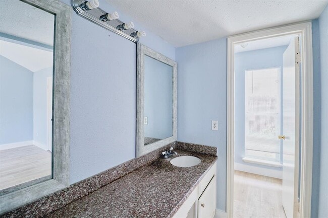 Building Photo - 6911 Pouter Dr