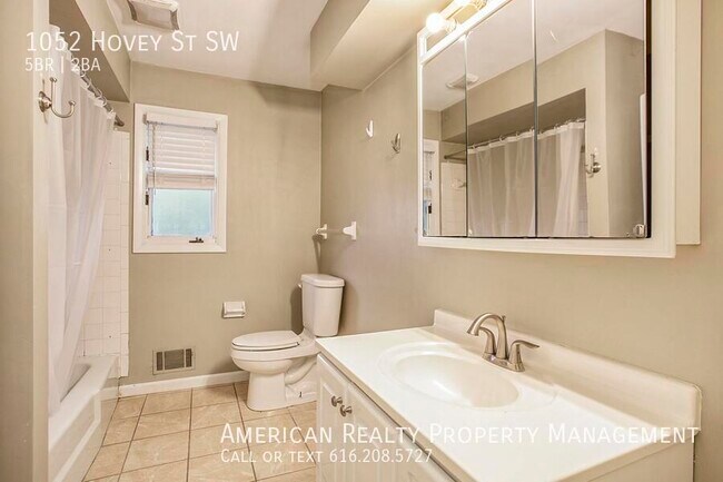 Building Photo - 1052 Hovey St SW