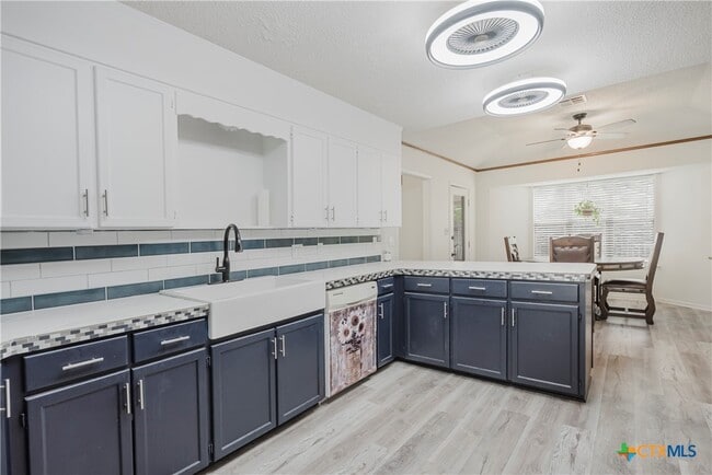 Building Photo - 1012 Pin Oak Dr