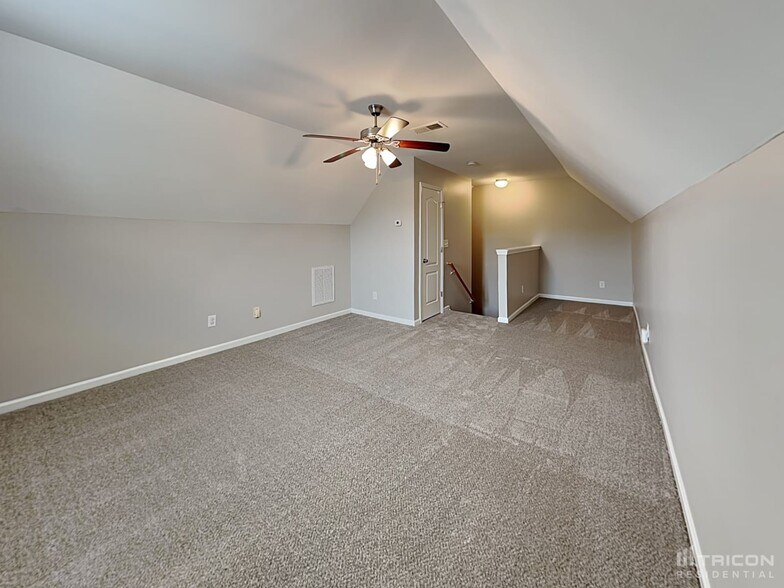 Building Photo - 6235 Leslie Drive