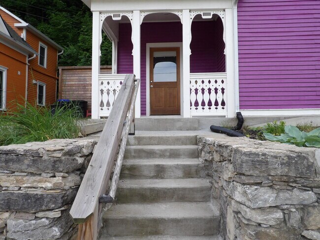 Building Photo - 609 Taylor Ave