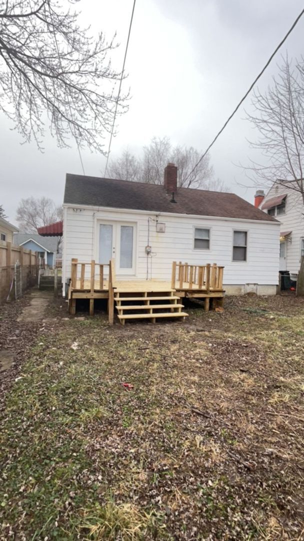 Building Photo - Back Deck