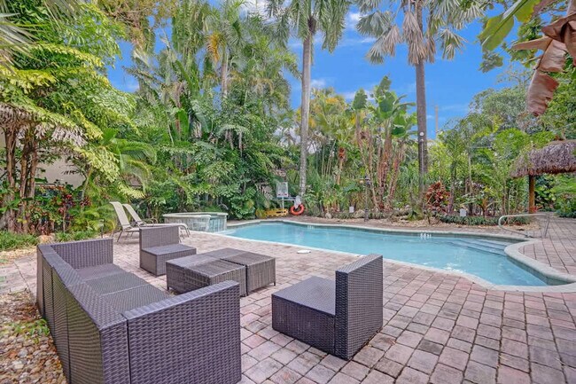 Building Photo - 1115 SW 4th St